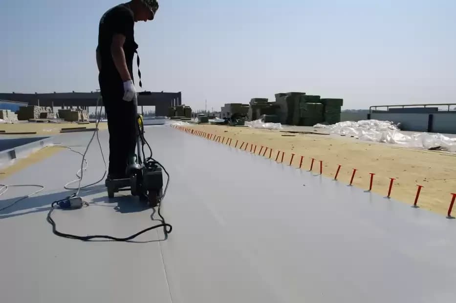 Монтаж ПВХ мембраны