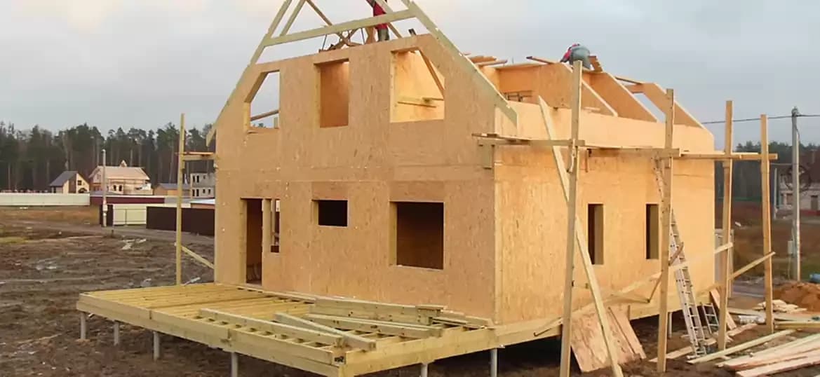 Монтаж дома из СИП панелей